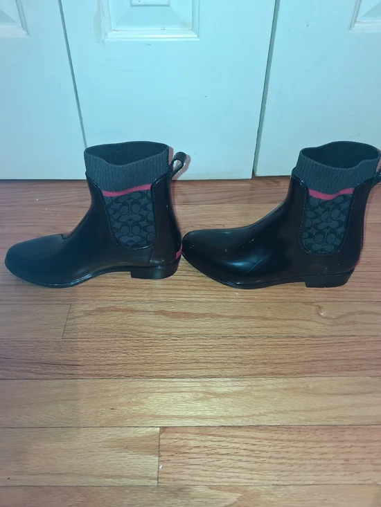 Coach Glossy Black Rain Ankle Boots with Gray Knit Cuff and Pink Tab - Picture 7 of 8